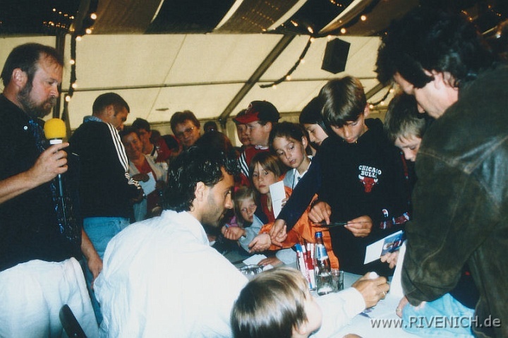 07 Fussball-Autogrammstunde – Bild 11